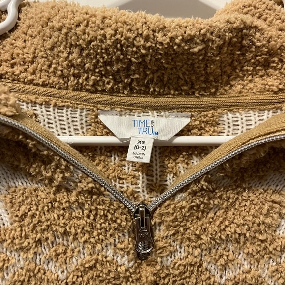 Snowflake Tan & White Sherpa Quarterzip - Picture 4 of 4